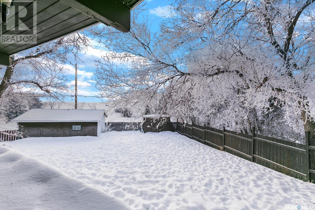 












335 Yukon AVENUE

,
Kerrobert,




Saskatchewan
S0L1R0

