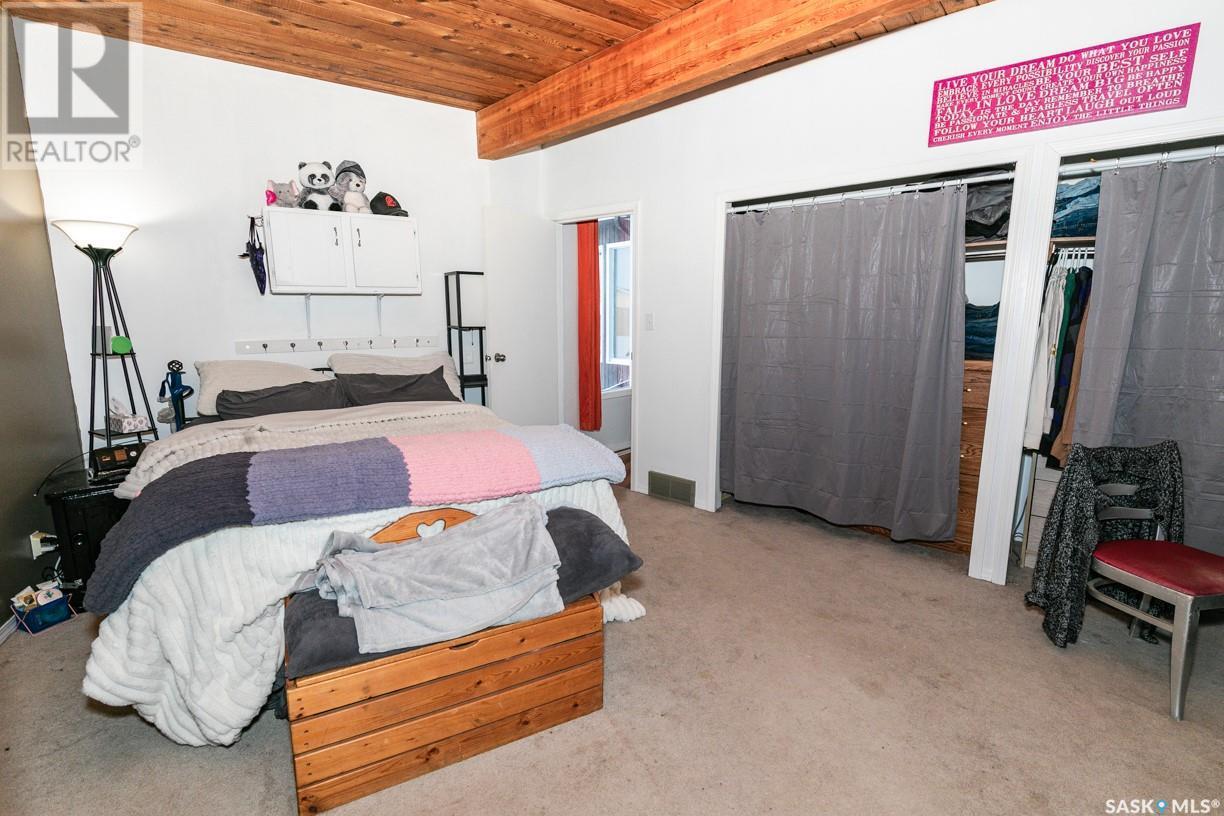 












335 Yukon AVENUE

,
Kerrobert,




Saskatchewan
S0L1R0

