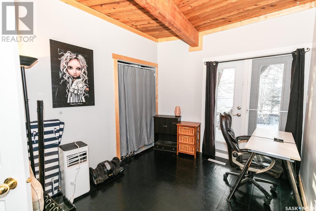 












335 Yukon AVENUE

,
Kerrobert,




Saskatchewan
S0L1R0

