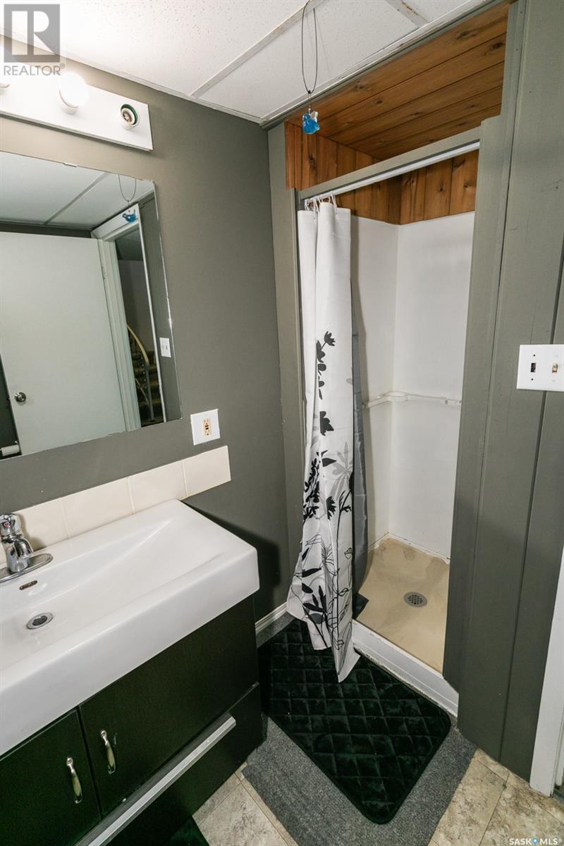 












335 Yukon AVENUE

,
Kerrobert,




Saskatchewan
S0L1R0

