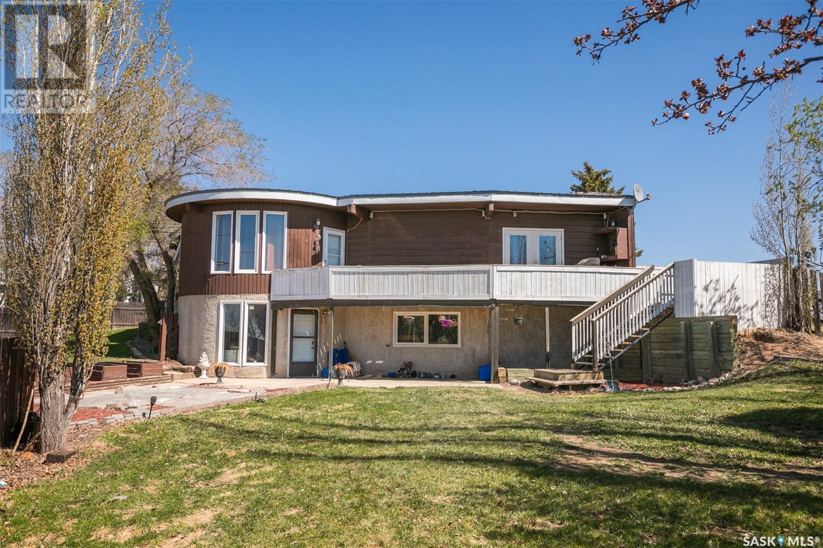 












335 Yukon AVENUE

,
Kerrobert,




Saskatchewan
S0L1R0

