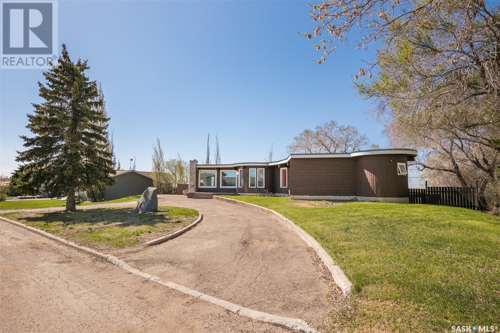 












335 Yukon AVENUE

,
Kerrobert,




Saskatchewan
S0L1R0

