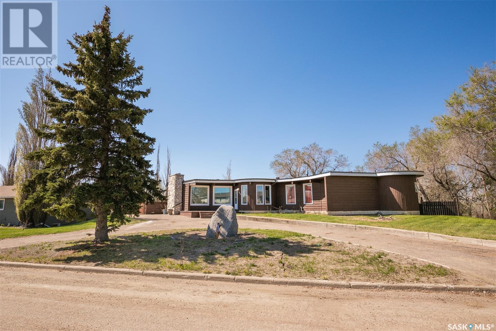 












335 Yukon AVENUE

,
Kerrobert,




Saskatchewan
S0L1R0

