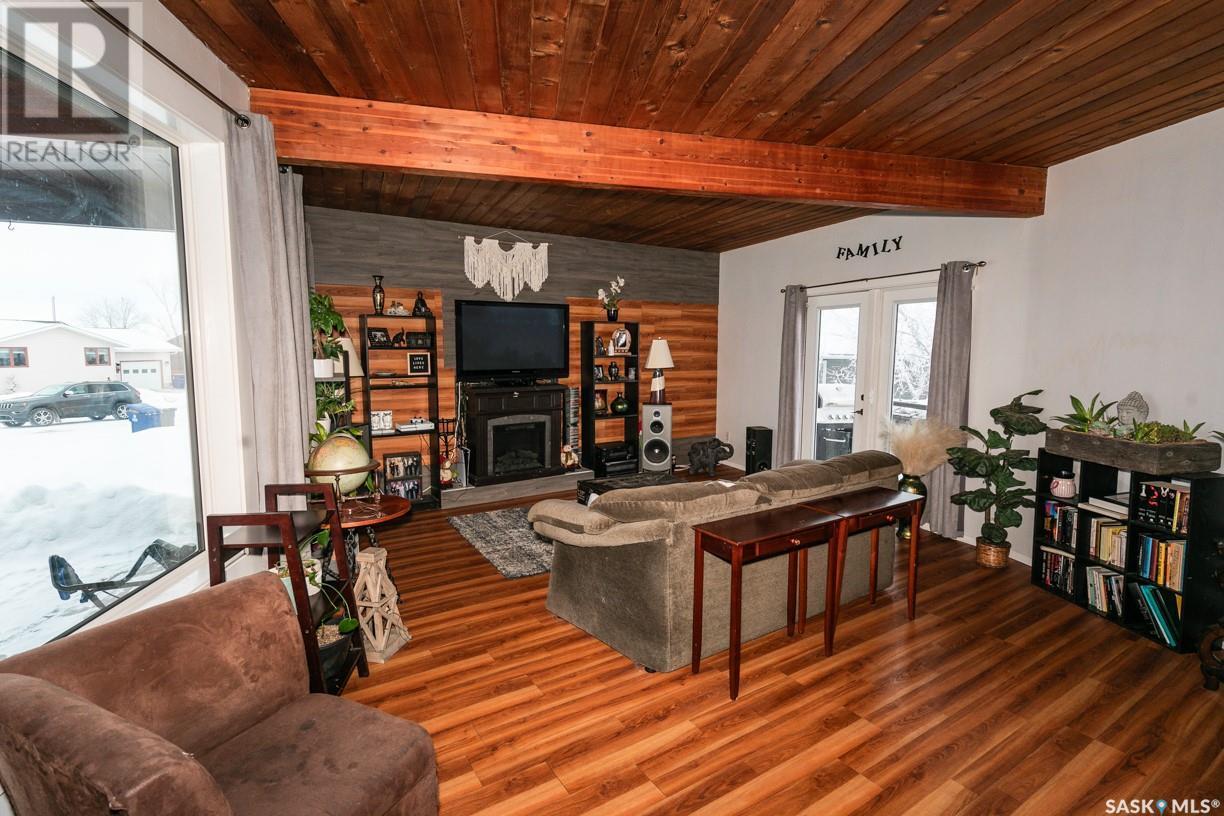 












335 Yukon AVENUE

,
Kerrobert,




Saskatchewan
S0L1R0

