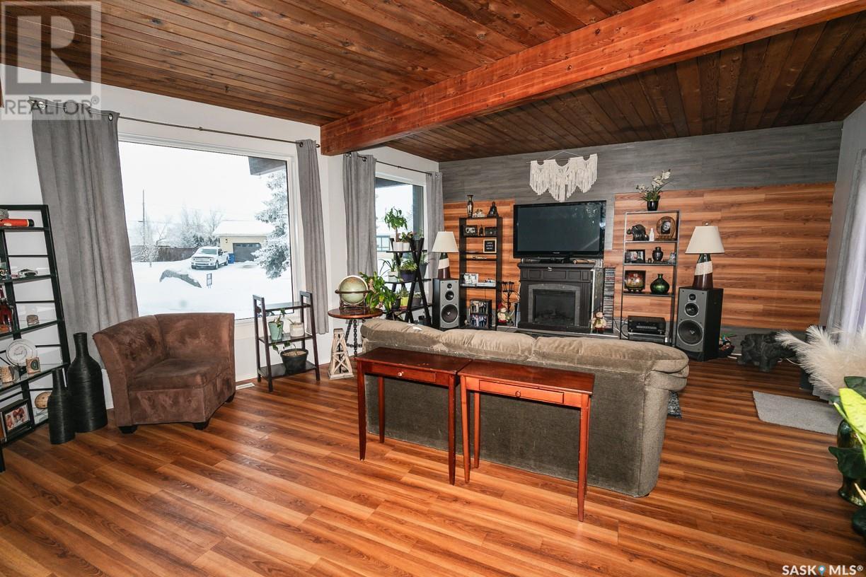 












335 Yukon AVENUE

,
Kerrobert,




Saskatchewan
S0L1R0

