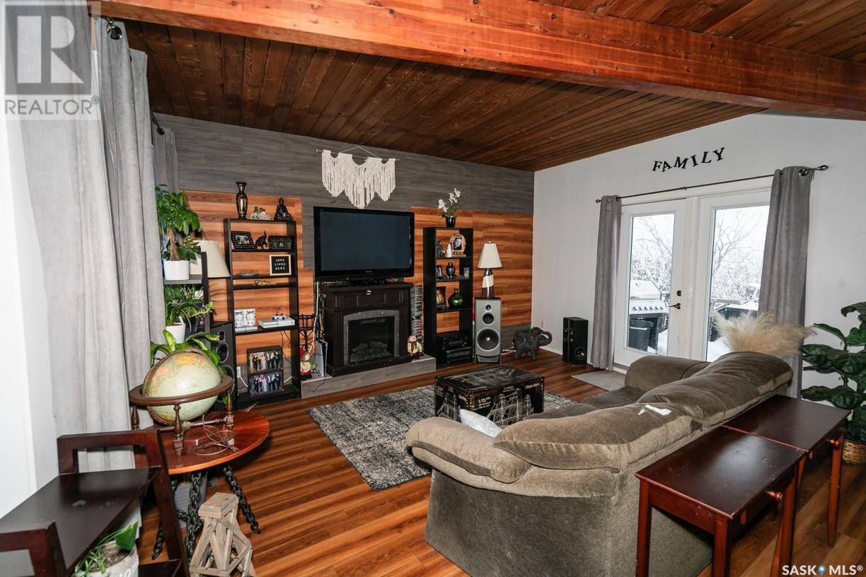 












335 Yukon AVENUE

,
Kerrobert,




Saskatchewan
S0L1R0


