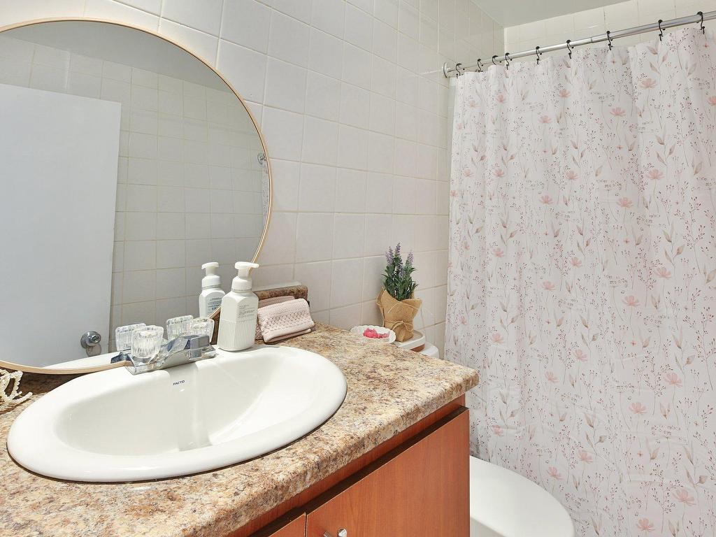 









136

 - 138


Rue Richelieu

,
Saint-Jean-sur-Richelieu,




QC
J3B6X4

