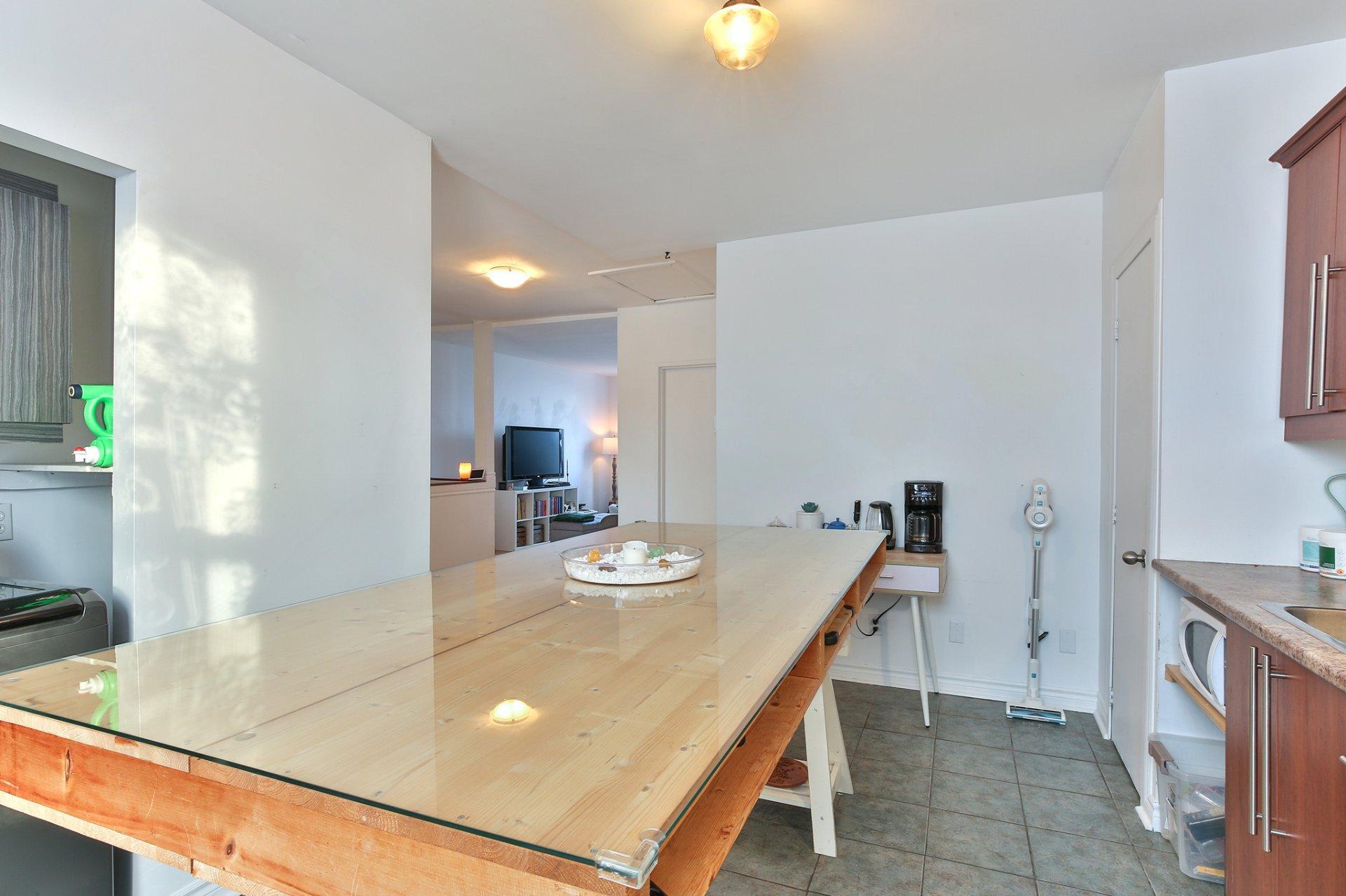 









136

 - 138


Rue Richelieu

,
Saint-Jean-sur-Richelieu,




QC
J3B6X4

