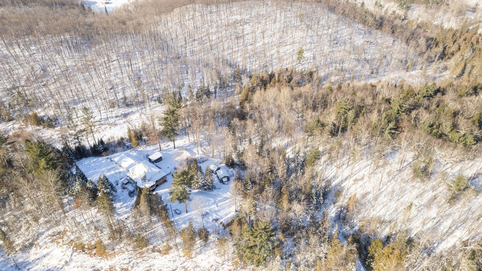 









307Z


Ch. St-Joseph

,
Val-des-Monts,







QC
J8N7J1


