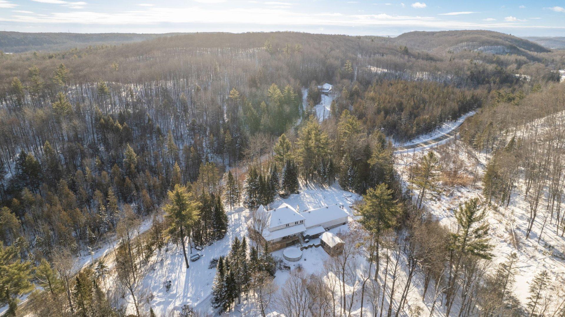 









307Z


Ch. St-Joseph

,
Val-des-Monts,







QC
J8N7J1

