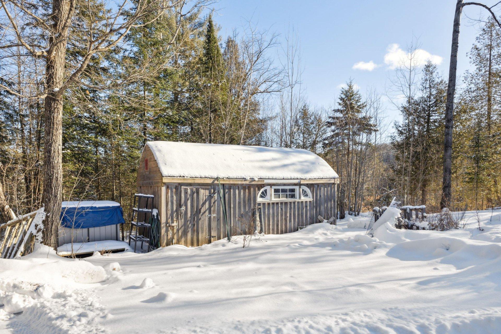 









307Z


Ch. St-Joseph

,
Val-des-Monts,







QC
J8N7J1

