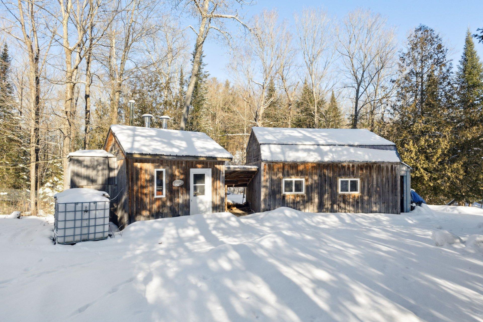 









307Z


Ch. St-Joseph

,
Val-des-Monts,







QC
J8N7J1

