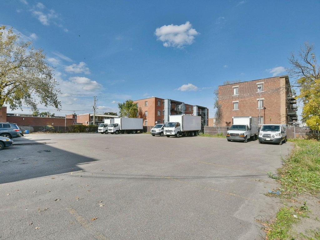 









9055

 - 9069


Boul. Pie-IX

,
Montréal (Villeray/Saint-Michel/Parc-Extension),




QC
H1Z3V6

