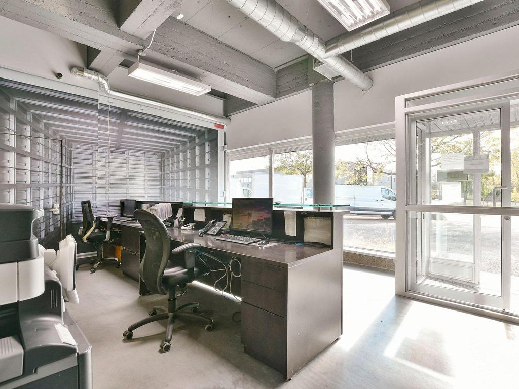 









9055

 - 9069


Boul. Pie-IX

,
Montréal (Villeray/Saint-Michel/Parc-Extension),




QC
H1Z3V6

