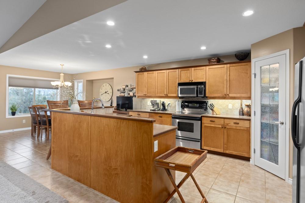 









3512


Ridge

Boulevard, 21,
West Kelowna,




BC
V4T 2X5


