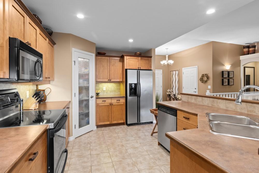 









3512


Ridge

Boulevard, 21,
West Kelowna,




BC
V4T 2X5

