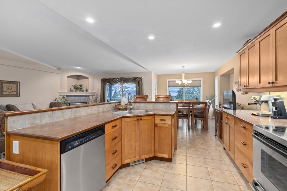 









3512


Ridge

Boulevard, 21,
West Kelowna,




BC
V4T 2X5

