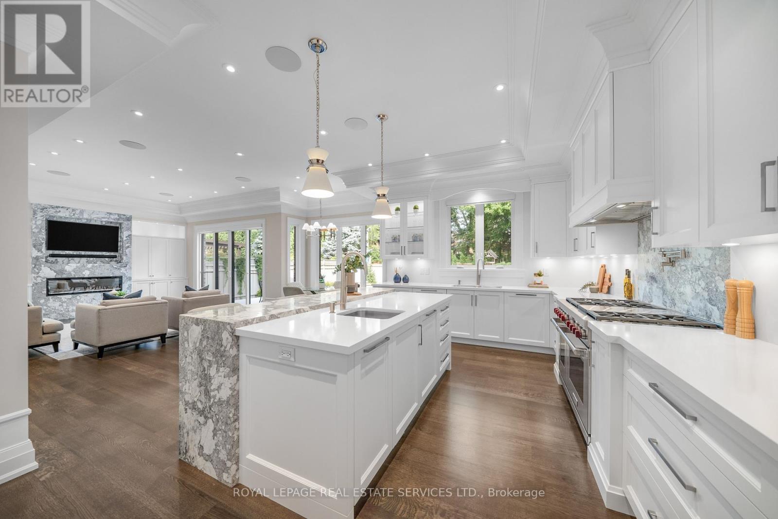 












83 KIMBARK BOULEVARD

,
Toronto,




Ontario
M5N2X9

