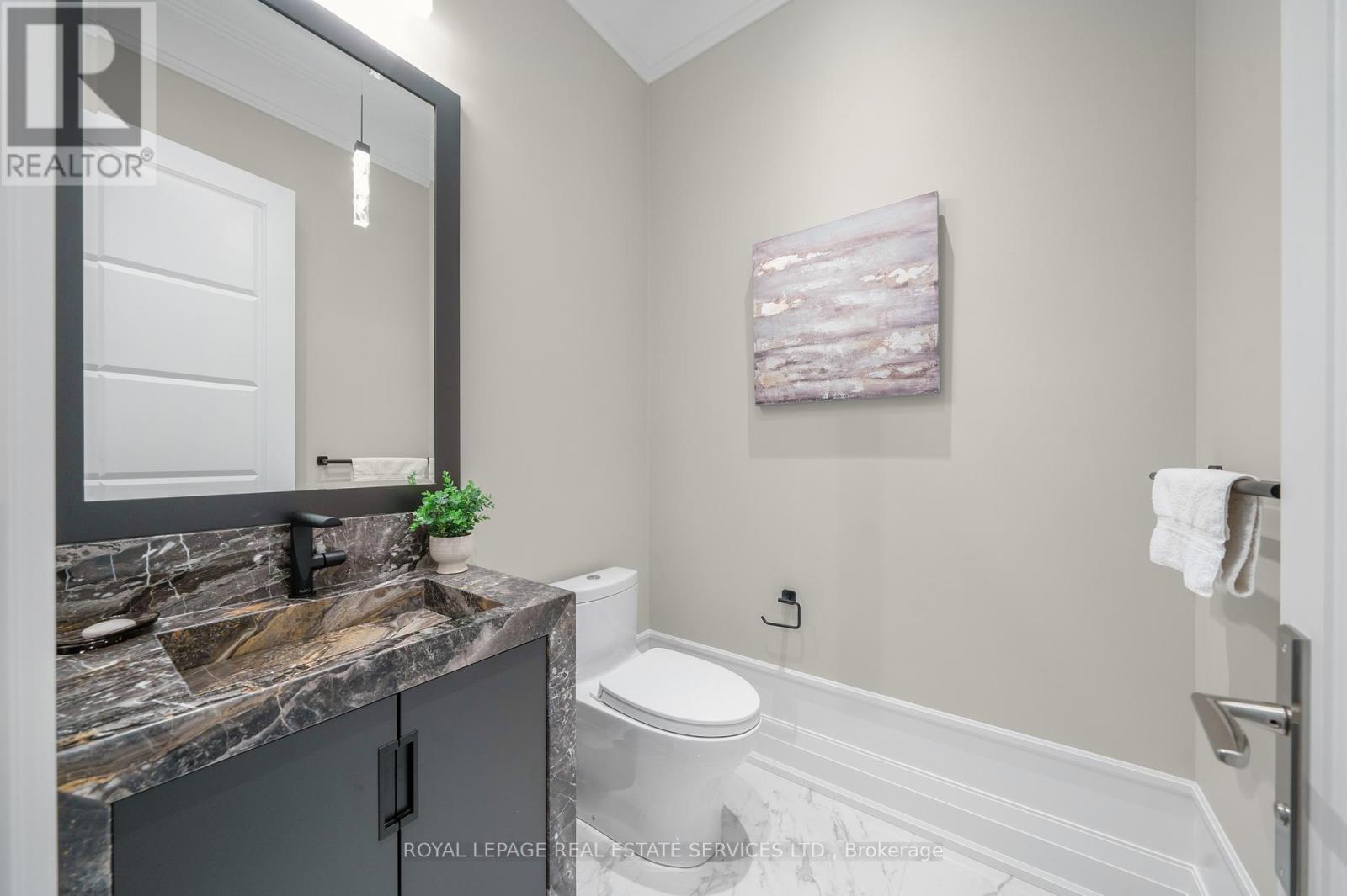 












83 KIMBARK BOULEVARD

,
Toronto,




Ontario
M5N2X9

