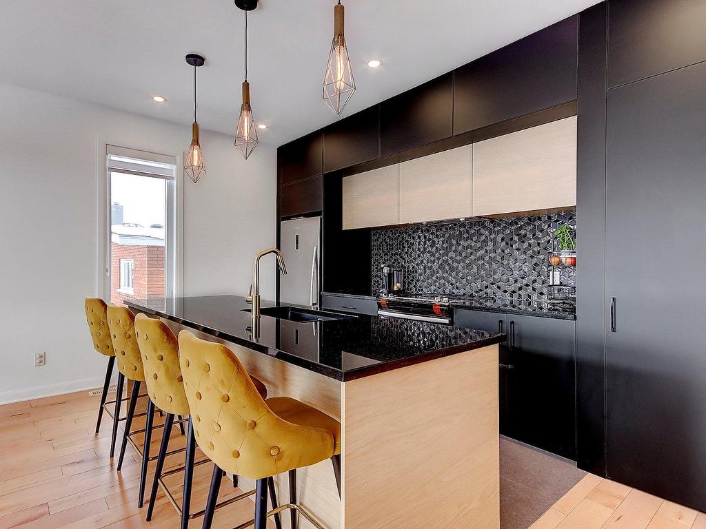 









5


Rue des Lilas

,
Saint-Jean-sur-Richelieu,




QC
J2W1C4

