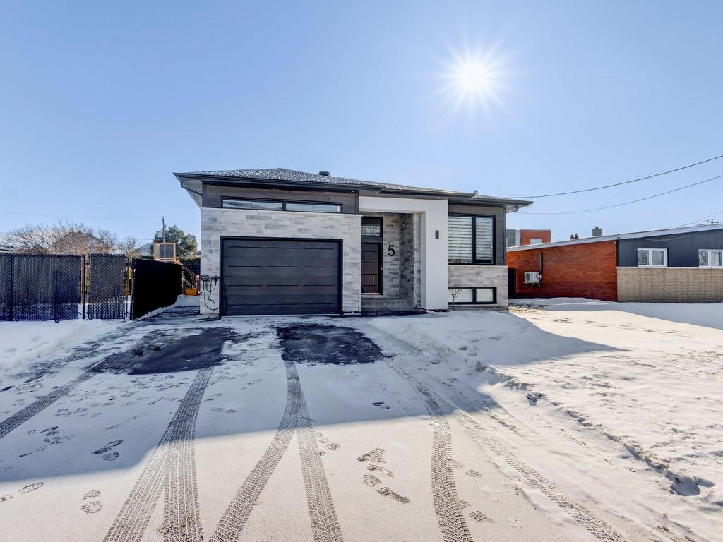 









5


Rue des Lilas

,
Saint-Jean-sur-Richelieu,




QC
J2W1C4

