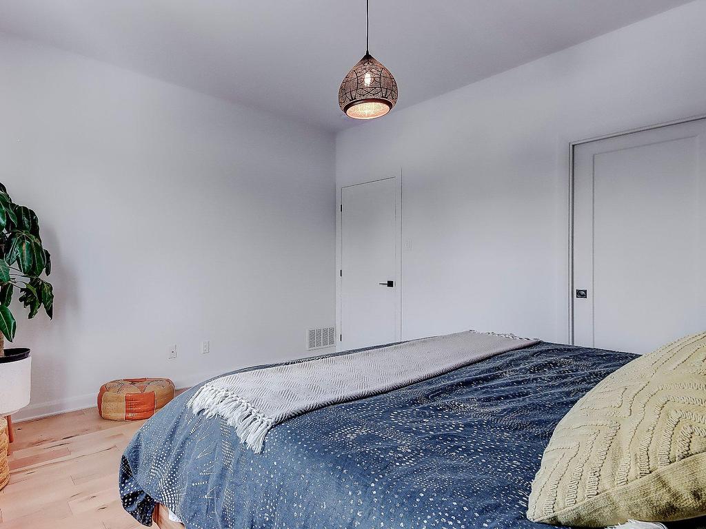 









5


Rue des Lilas

,
Saint-Jean-sur-Richelieu,




QC
J2W1C4

