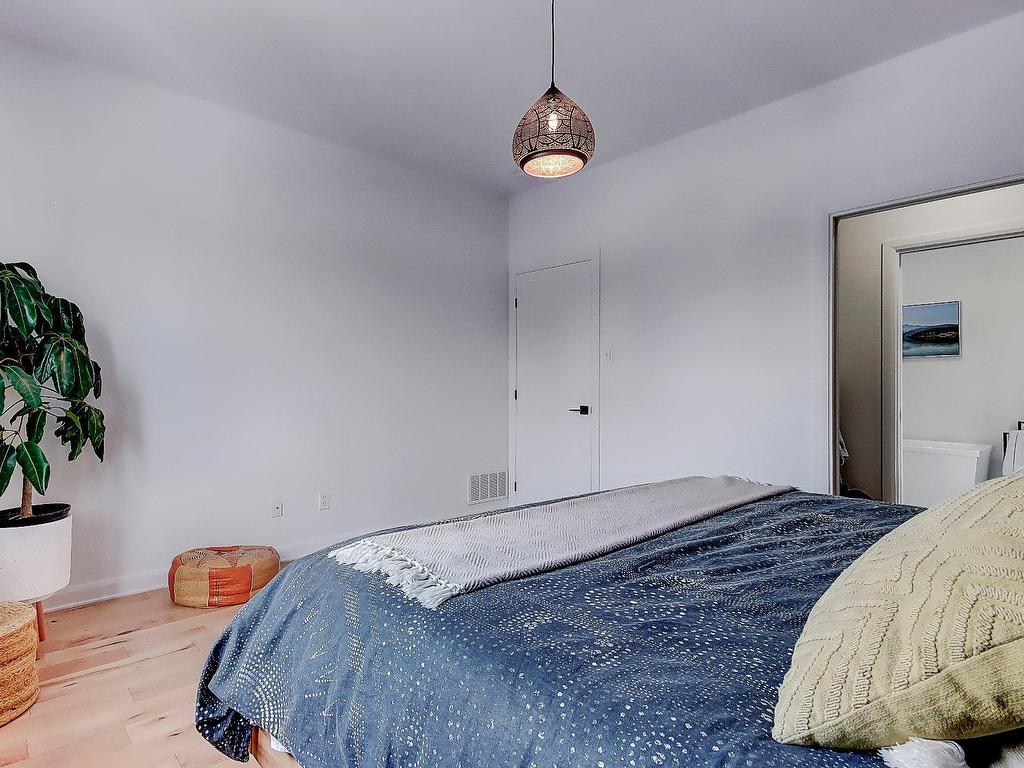 









5


Rue des Lilas

,
Saint-Jean-sur-Richelieu,




QC
J2W1C4

