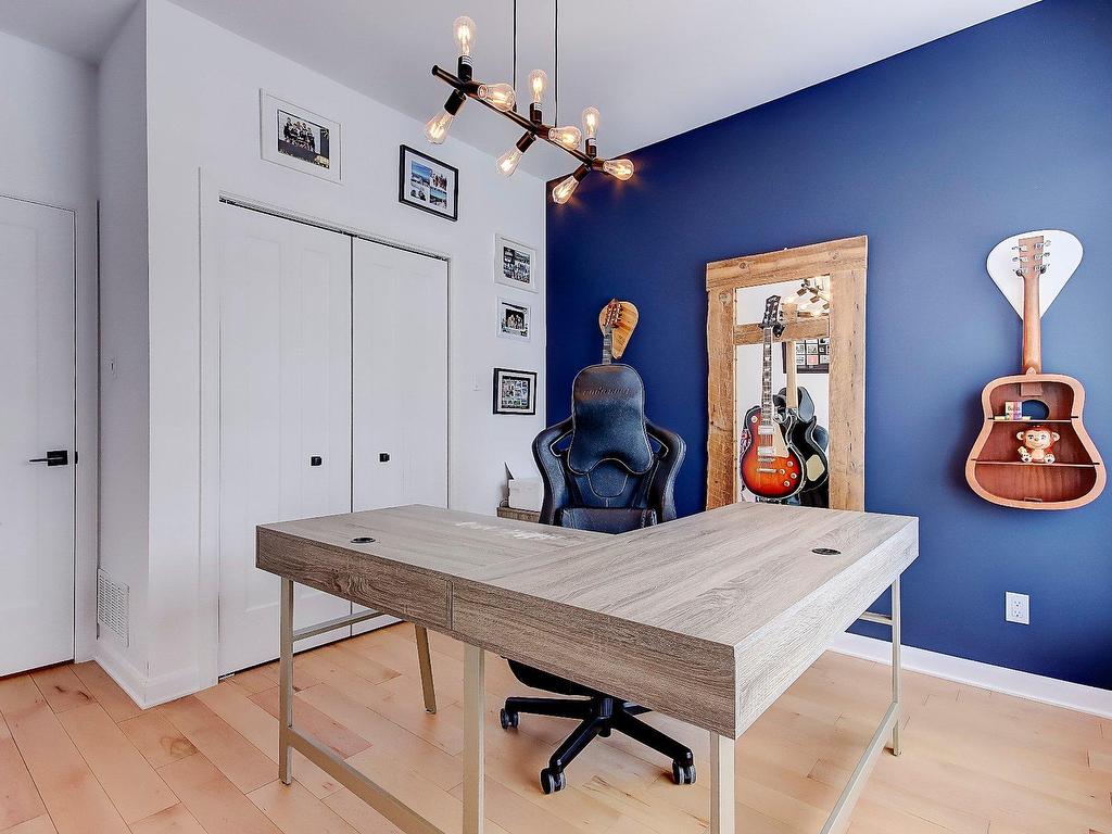 









5


Rue des Lilas

,
Saint-Jean-sur-Richelieu,




QC
J2W1C4

