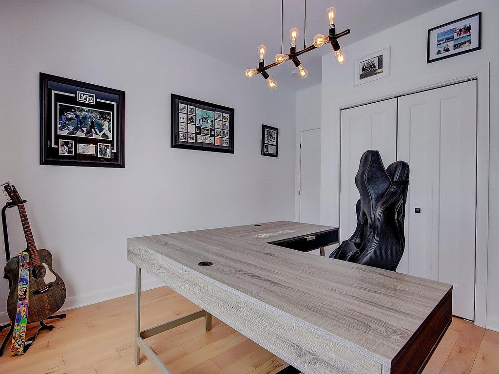 









5


Rue des Lilas

,
Saint-Jean-sur-Richelieu,




QC
J2W1C4

