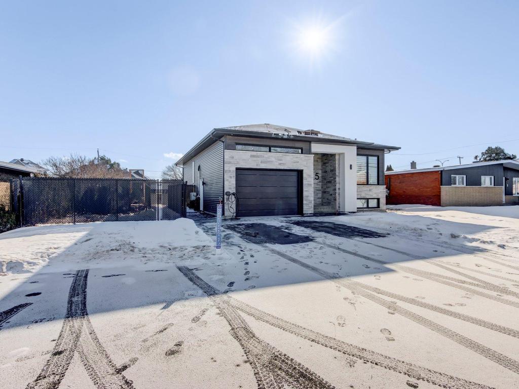 









5


Rue des Lilas

,
Saint-Jean-sur-Richelieu,




QC
J2W1C4


