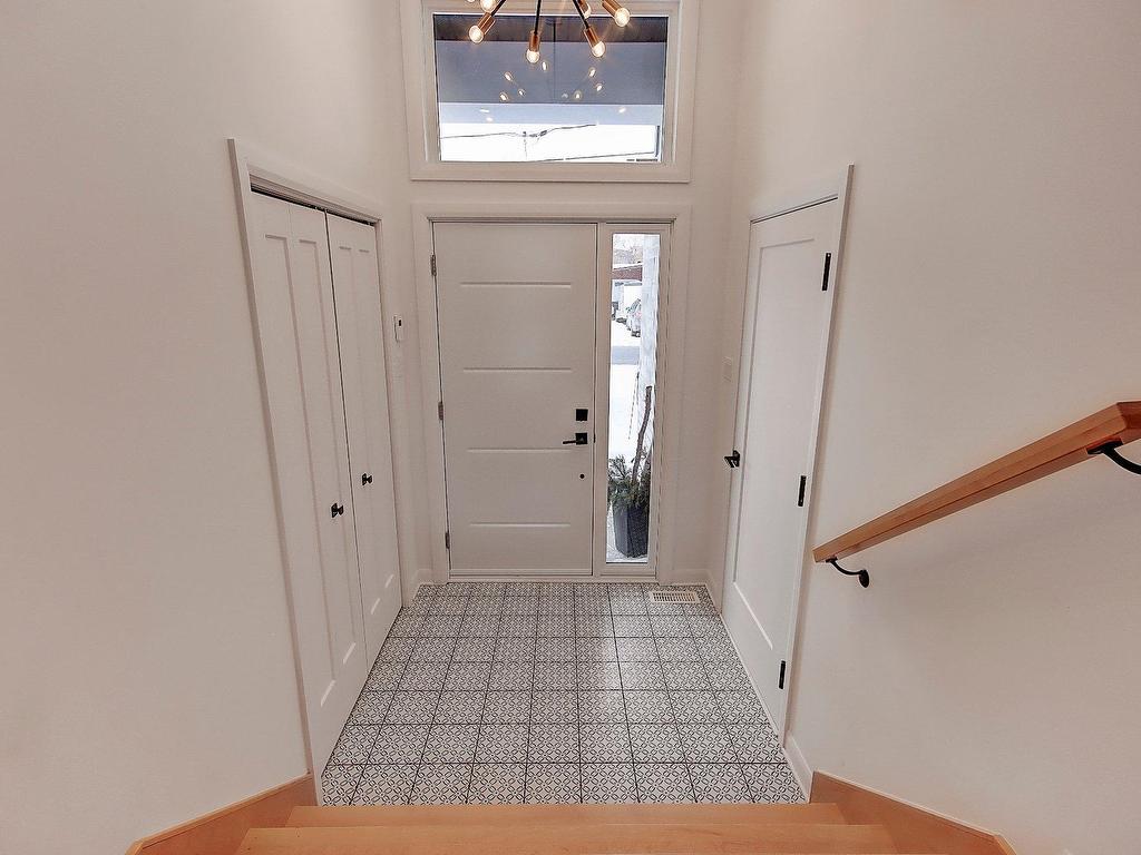 









5


Rue des Lilas

,
Saint-Jean-sur-Richelieu,




QC
J2W1C4

