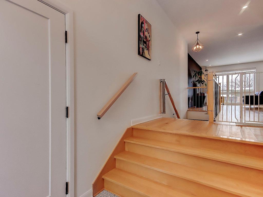









5


Rue des Lilas

,
Saint-Jean-sur-Richelieu,




QC
J2W1C4

