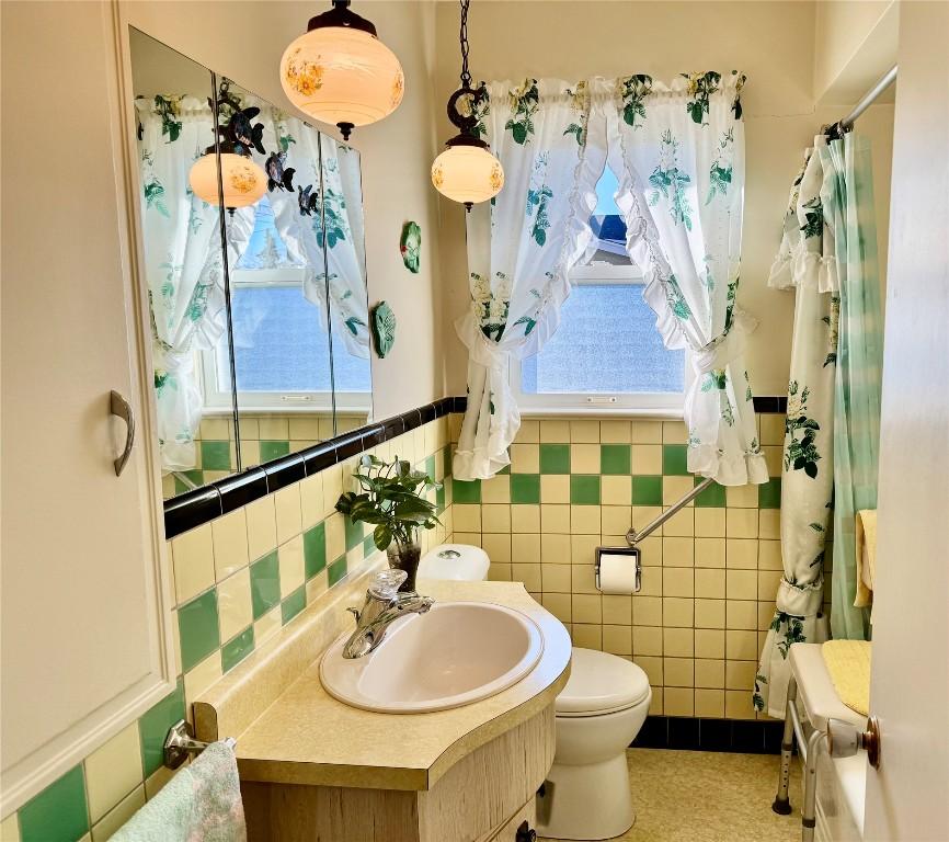 









1444


Ridgedale

Avenue,
Penticton,




BC
V2A 2S2

