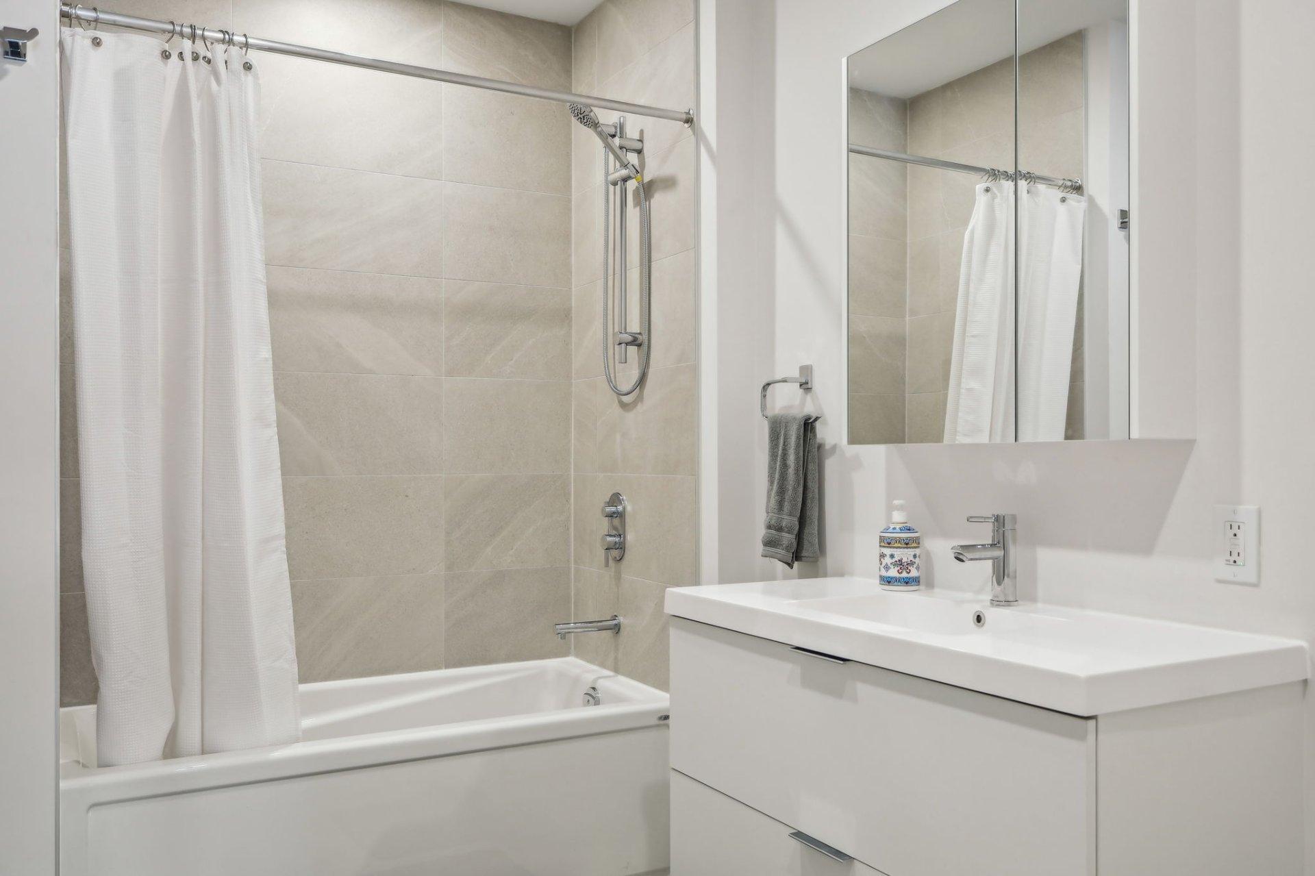 









590


Rue du Ruisseau

, 201,
Mont-Tremblant,




QC
J8E0S6

