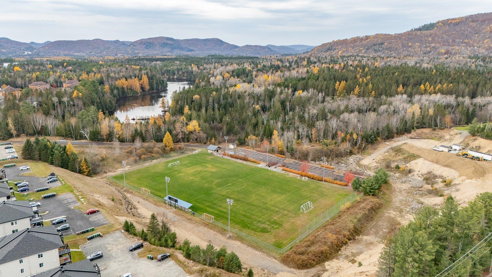 









590


Rue du Ruisseau

, 201,
Mont-Tremblant,




QC
J8E0S6

