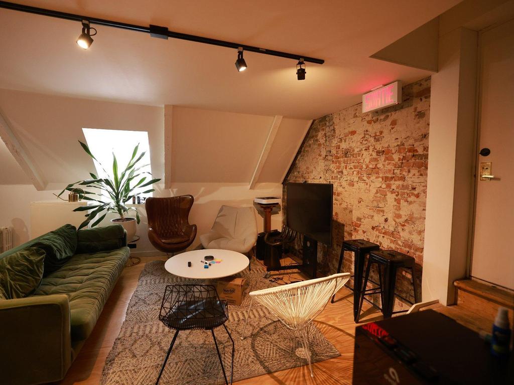 









651

 - 731


Rue St-Vallier E.

,
Québec (La Cité-Limoilou),




QC
G1K3P9

