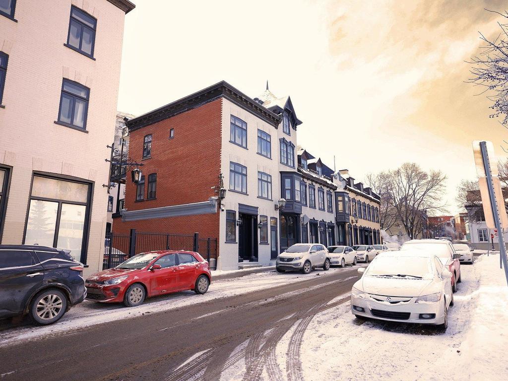 









651

 - 731


Rue St-Vallier E.

,
Québec (La Cité-Limoilou),




QC
G1K3P9

