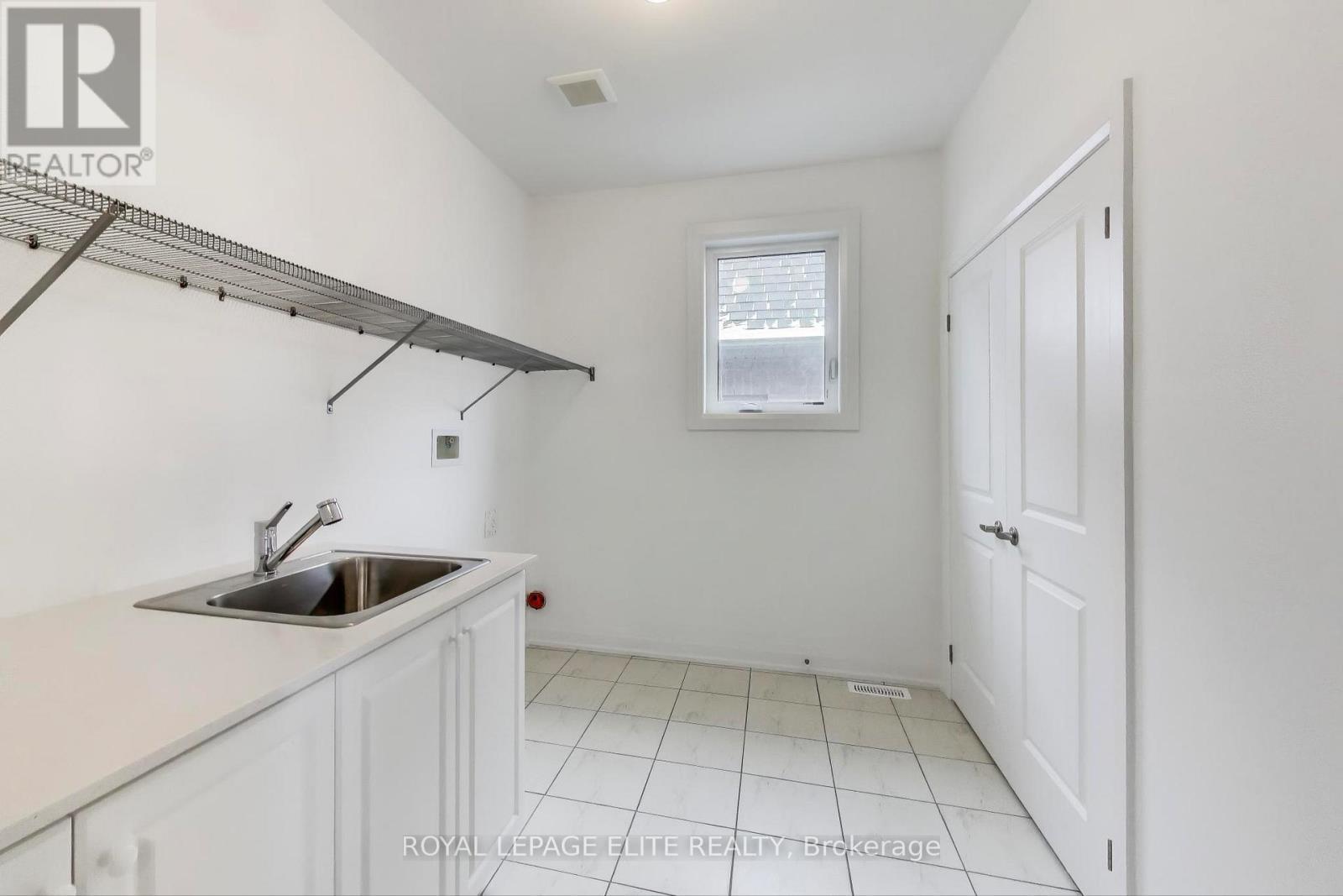 












LOT 12 - 8 DUNDEE STREET

,
Caledon,




Ontario
L7C4K2

