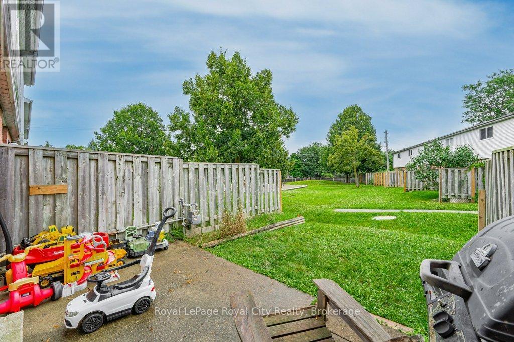 












8 - 40 IMPERIAL ROAD N

,
Guelph (Willow West/Sugarbush/West Acres),




Ontario
N1H8B4

