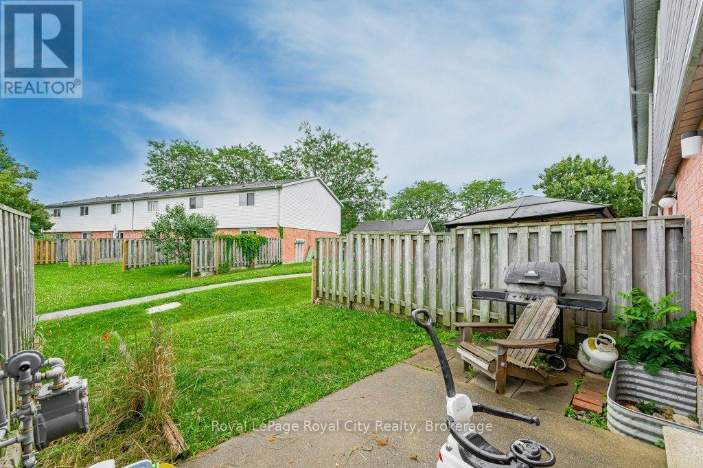 












8 - 40 IMPERIAL ROAD N

,
Guelph (Willow West/Sugarbush/West Acres),




Ontario
N1H8B4

