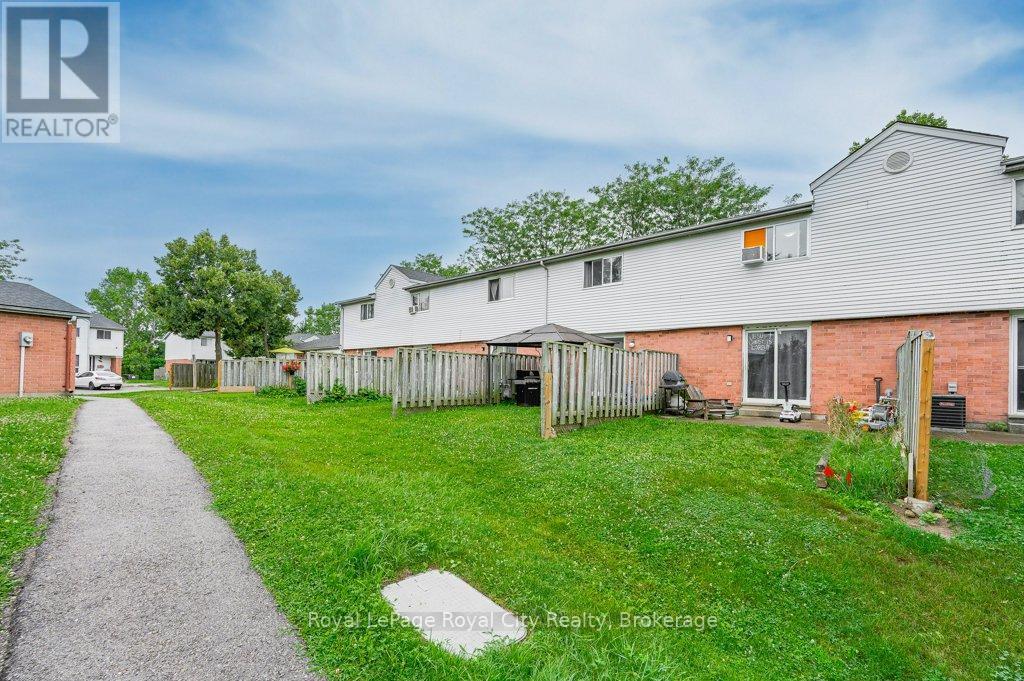 












8 - 40 IMPERIAL ROAD N

,
Guelph (Willow West/Sugarbush/West Acres),




Ontario
N1H8B4


