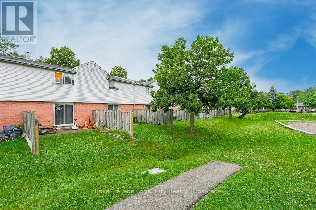 












8 - 40 IMPERIAL ROAD N

,
Guelph (Willow West/Sugarbush/West Acres),




Ontario
N1H8B4

