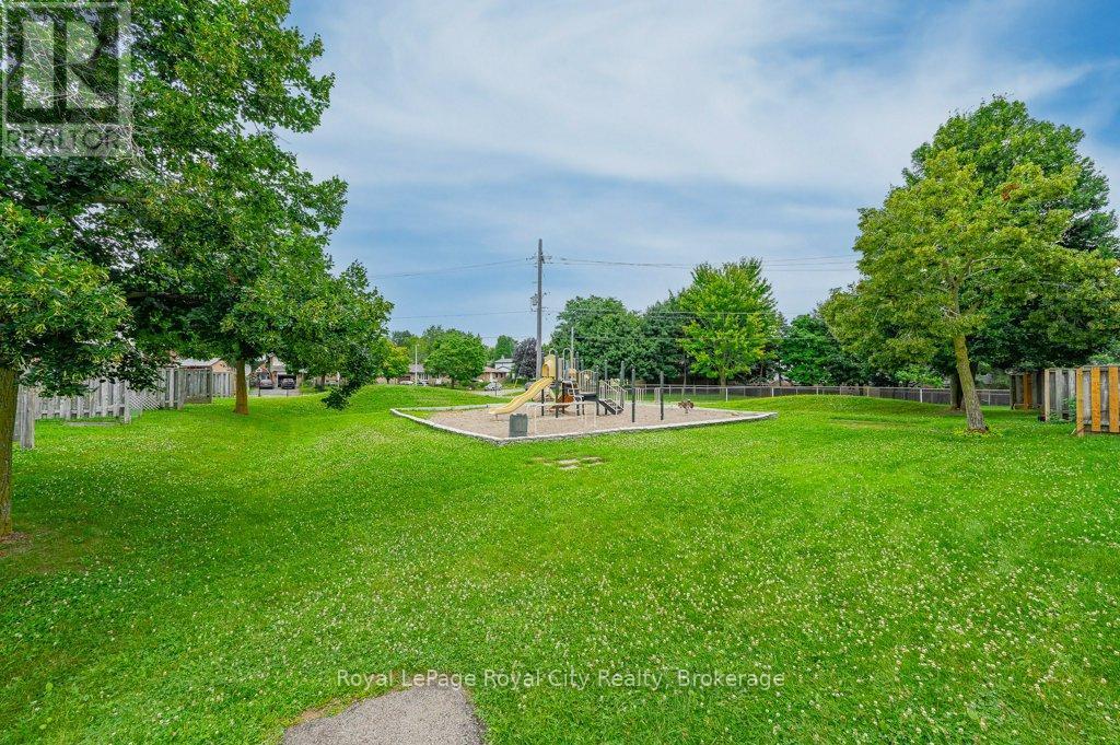 












8 - 40 IMPERIAL ROAD N

,
Guelph (Willow West/Sugarbush/West Acres),




Ontario
N1H8B4

