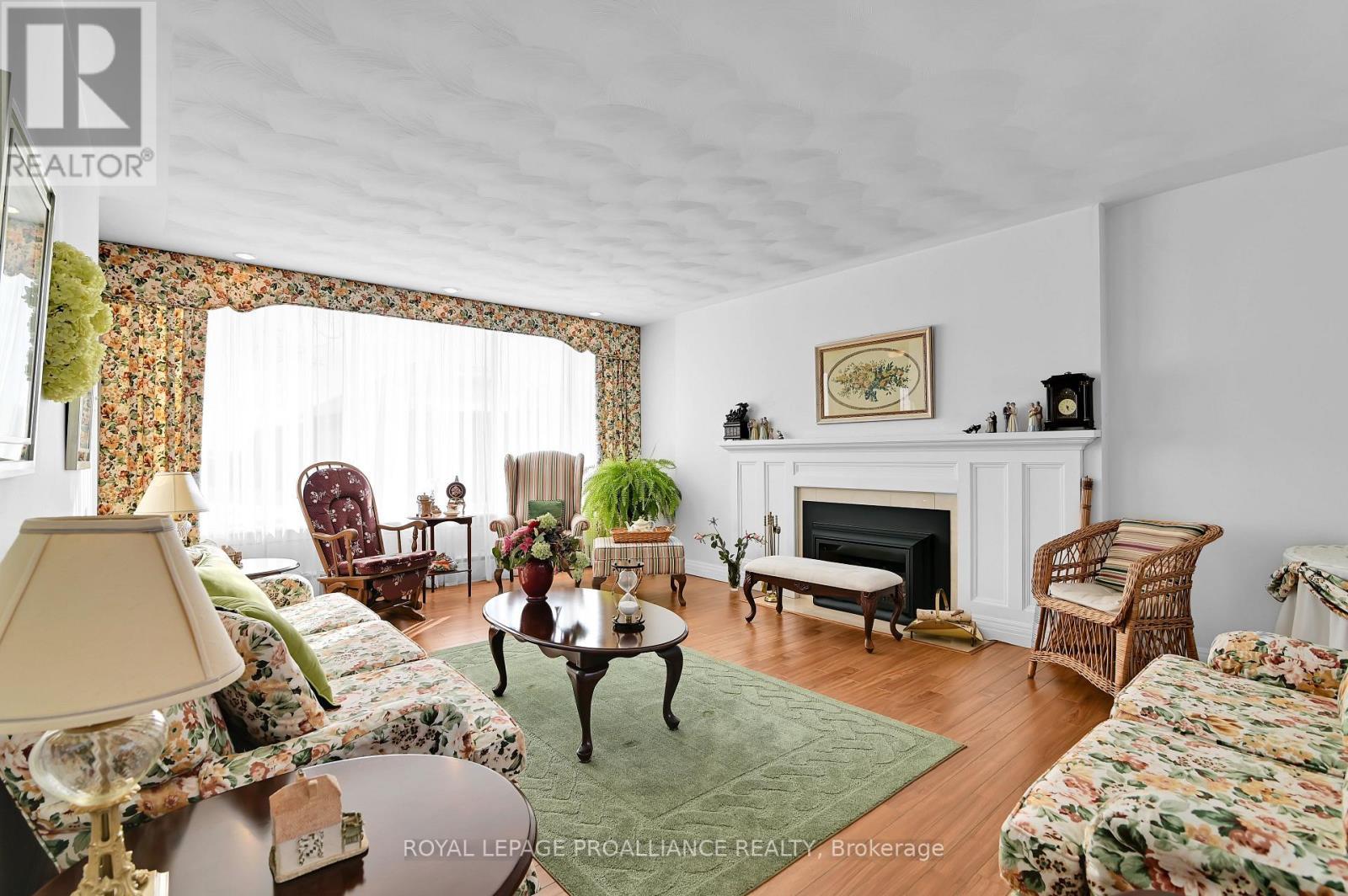 












401 COUNTY RD 2 ROAD

,
Edwardsburgh/Cardinal,




Ontario
K0E1E0

