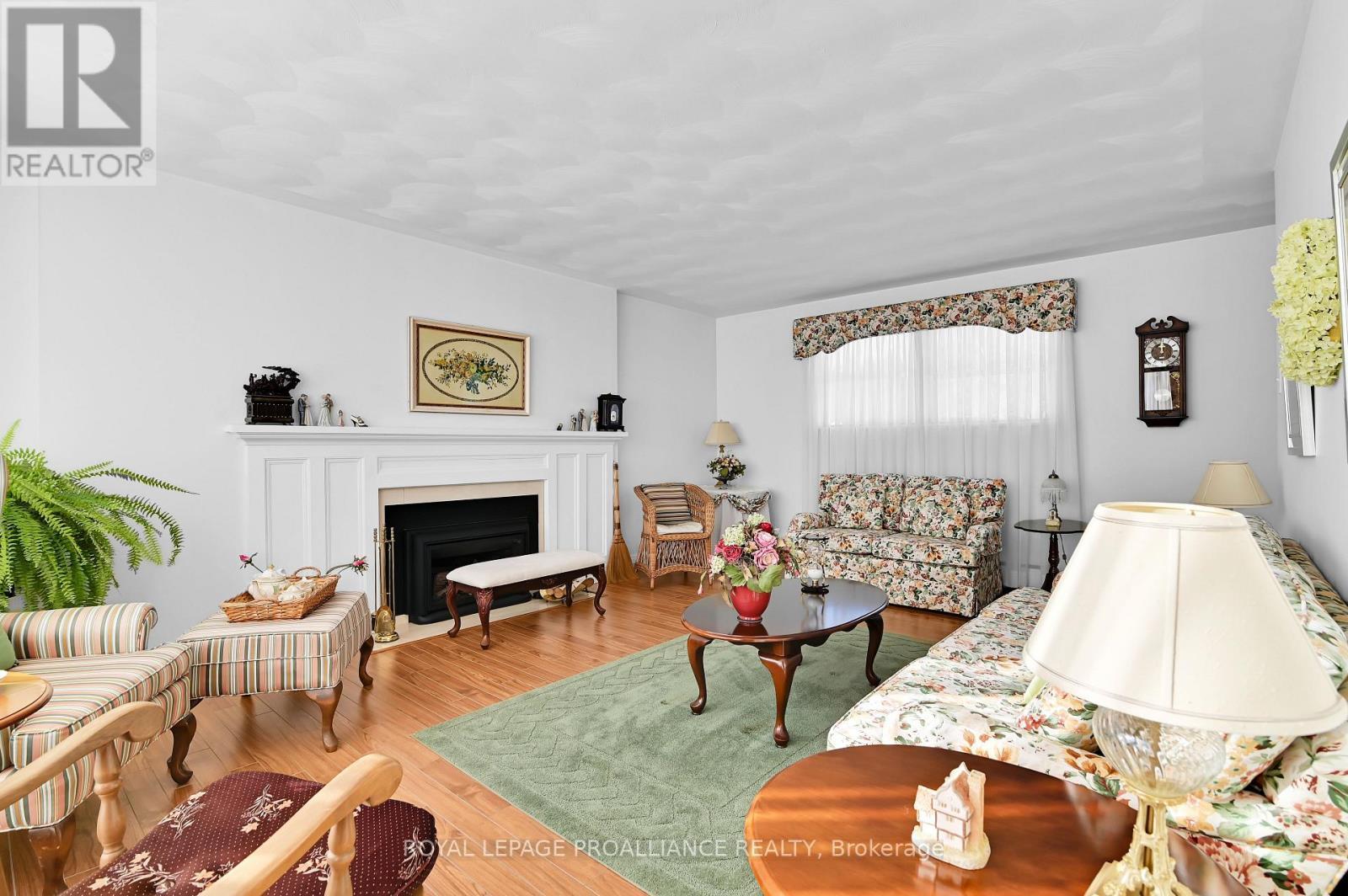 












401 COUNTY RD 2 ROAD

,
Edwardsburgh/Cardinal,




Ontario
K0E1E0

