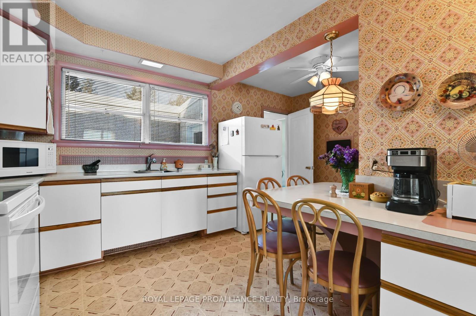 












401 COUNTY RD 2 ROAD

,
Edwardsburgh/Cardinal,




Ontario
K0E1E0

