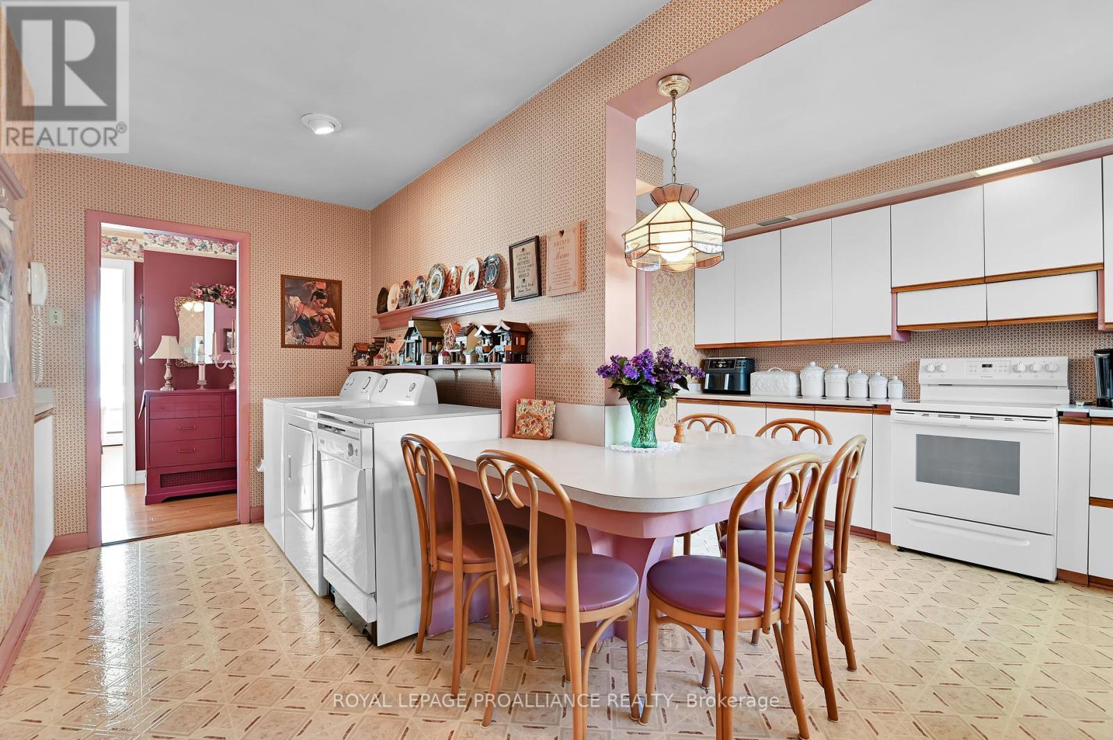 












401 COUNTY RD 2 ROAD

,
Edwardsburgh/Cardinal,




Ontario
K0E1E0

