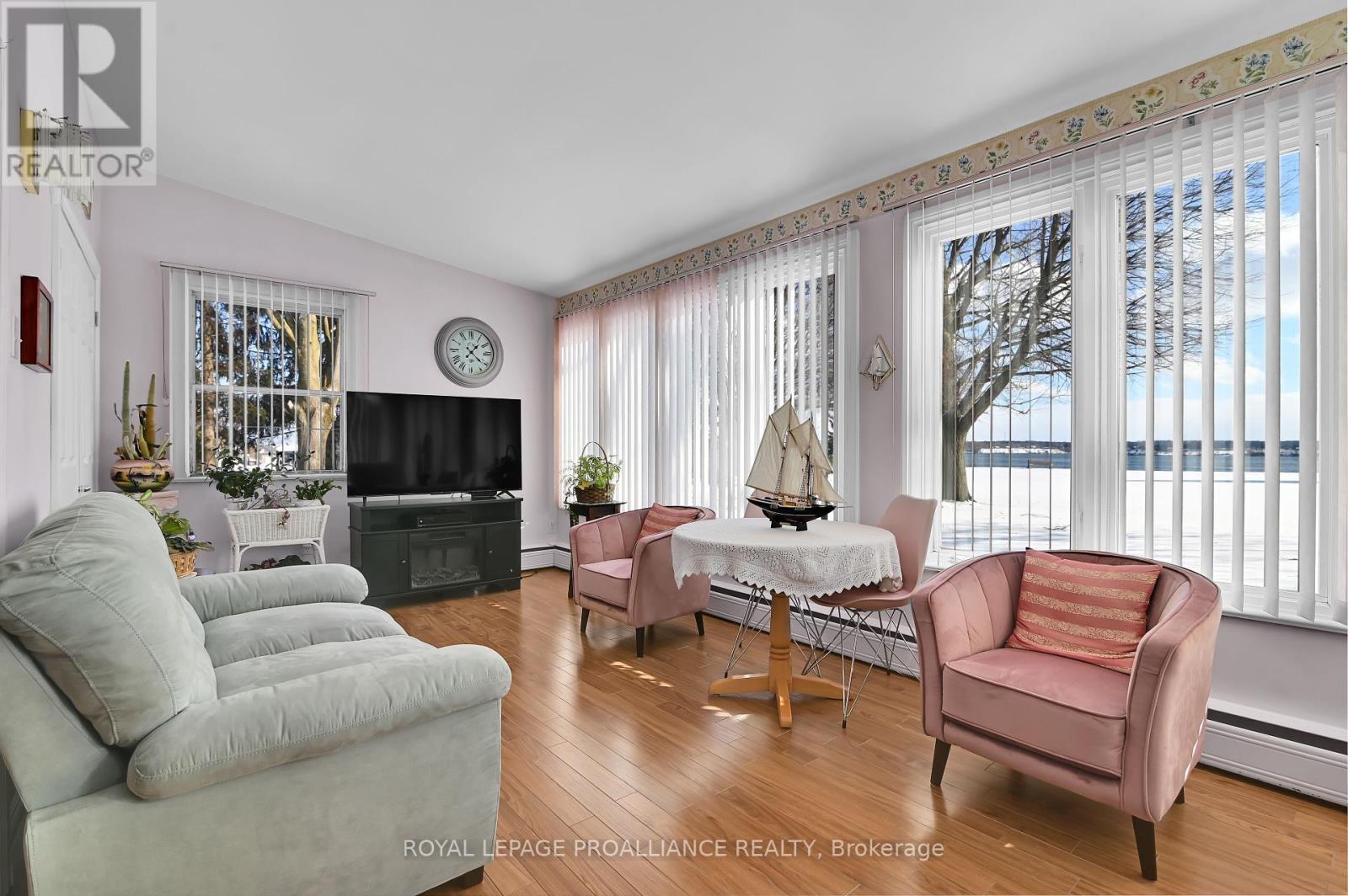 












401 COUNTY RD 2 ROAD

,
Edwardsburgh/Cardinal,




Ontario
K0E1E0

