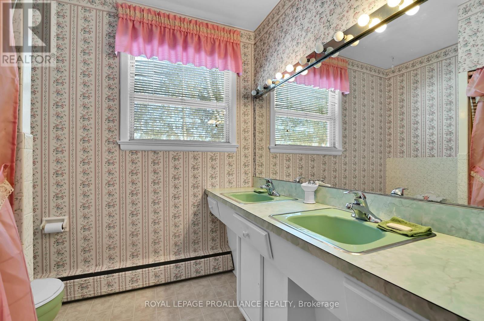 












401 COUNTY RD 2 ROAD

,
Edwardsburgh/Cardinal,




Ontario
K0E1E0

