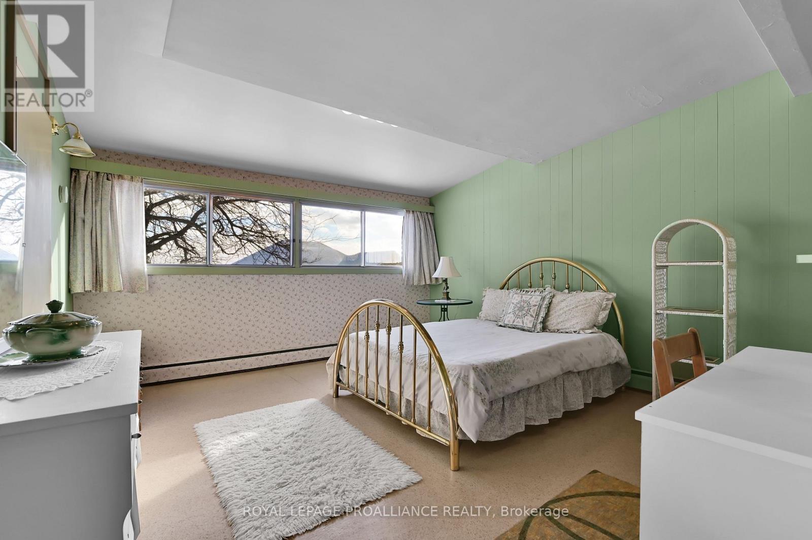 












401 COUNTY RD 2 ROAD

,
Edwardsburgh/Cardinal,




Ontario
K0E1E0

